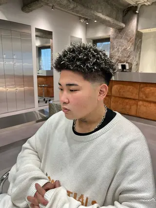 ショート パーマ メンズ ⚡メンズパーマフ ェードカットTomyのヘアスタイル