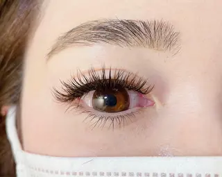 マツエク・マツパ アイブロウ popi 片岡のヘアスタイル