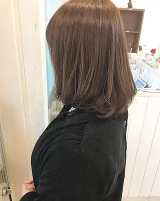 ミディアム カラー 秋月 亜耶のヘアスタイル
