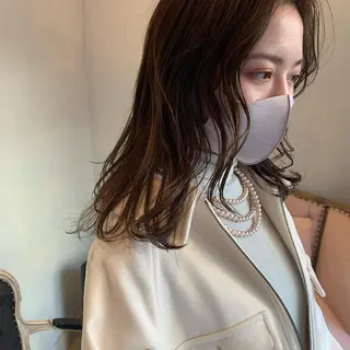 ロング SAKINO. ベージュカラーのヘアスタイル