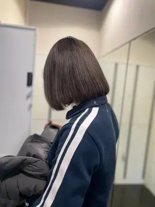ミディアム カラー ハイトーン/レイヤー 似合わせ・ユキノのヘアスタイル