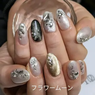 ネイル フラワー ムーンのネイルデザイン