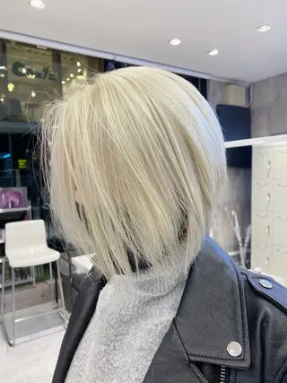 ミディアム カラー メンズ JuNブリーチに 縮毛矯正するプロのヘアスタイル