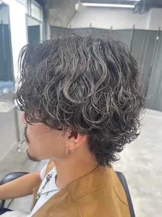 ミディアム パーマ メンズ 波巻きスパイラル🌀 新潟/万代/山下優のヘアスタイル