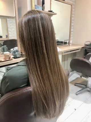 ロング カラー 清水 有実子のヘアスタイル