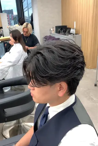 ミディアム パーマ ヘアアレンジ メンズ 🔥ニュアンス フェザー小林海斗🔥のヘアスタイル