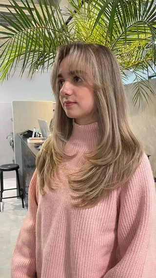 ロング Merlyosaka 早川未来のヘアスタイル