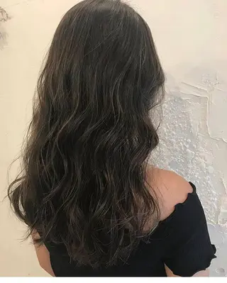 ロング カラー ヤスノ リョウのヘアスタイル