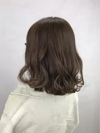 ミディアム カラー yui .のヘアスタイル