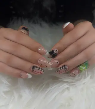 ネイル e.b.mimi Wakanaのネイルデザイン