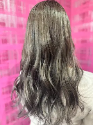 ロング カラー 横山 千春のヘアスタイル