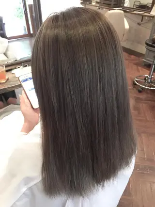セミロング カラー いしだ みさきのヘアスタイル