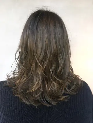 ミディアム カラー ︎︎🧸 ユリ ︎︎🧸のヘアスタイル