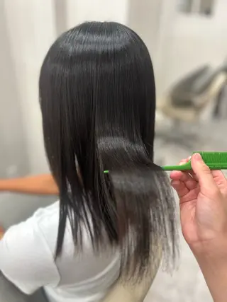 セミロング ULUA ひまりのヘアスタイル