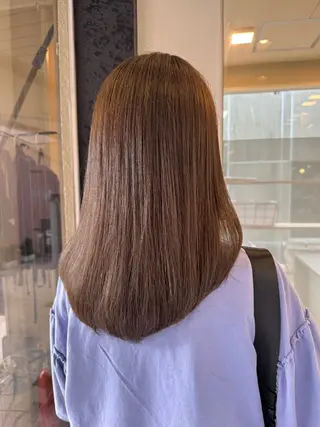 ミディアム カラー ナチュラルに目を惹く デザイン/KOHNOのヘアスタイル