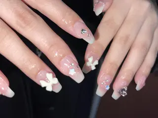 ネイル Shis_🦄shi 韓国風キラキラネイルのネイルデザイン