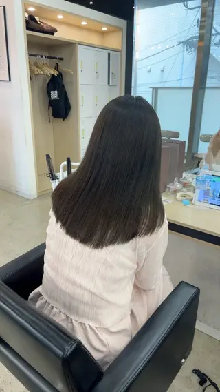 セミロング カラー 🪽髪質改善矯正 🤍MIU🤍のヘアスタイル
