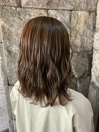 ミディアム カラー 蓮見  友里のヘアスタイル