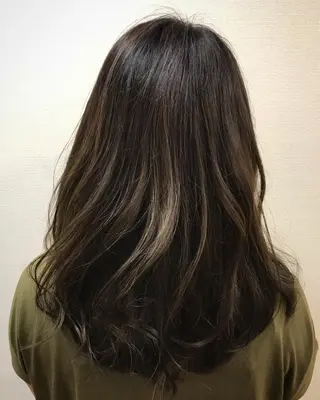 セミロング カラー 吉森 満俊のヘアスタイル