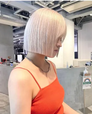 カラー 黒染め落とし ムラ修正　ハイトーンのヘアスタイル