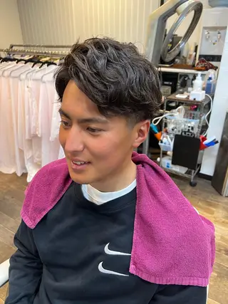 ショート パーマ メンズ 二本木 秀成のヘアスタイル