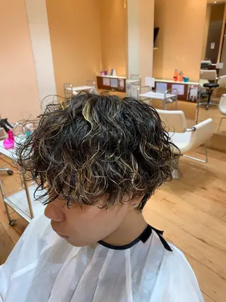 ミディアム パーマ メンズ 近藤 滉記のヘアスタイル