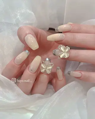 ネイル hiyo🎀ﾌｪﾐﾆ ﾝ/ｴﾚｶﾞﾝﾄ🤍のネイルデザイン