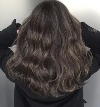 セミロング カラー パーマ ヘアアレンジ 【公式】amble luxe池袋東口🩷のヘアスタイル