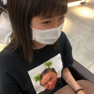 ミディアム レイヤーカット✖️ 柔らかベージュカラーのヘアスタイル