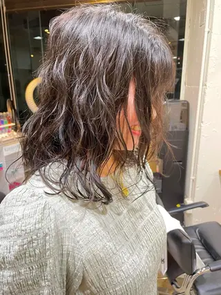 ミディアム パーマ レイヤー／似合わせ TAKUYAのヘアスタイル