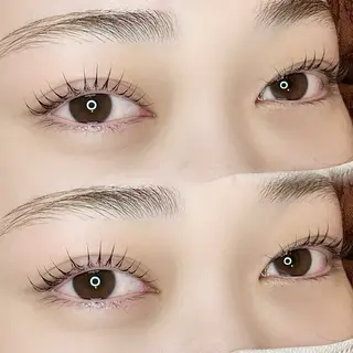 マツエク・マツパ 岩戸優奈 束感まつげ ピンク/ベージュのヘアスタイル