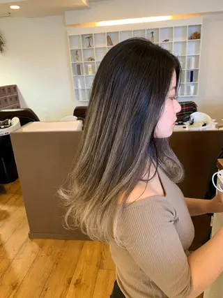 ロング カラー 柴田 日菜子のヘアスタイル