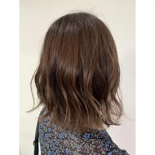 ミディアム カラー 佐藤 美紅のヘアスタイル