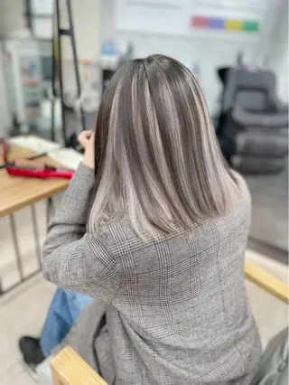 カラー まえの みほのヘアスタイル