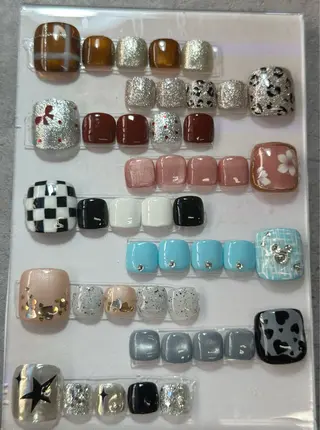 ネイル 7LOOKS フェンのネイルデザイン