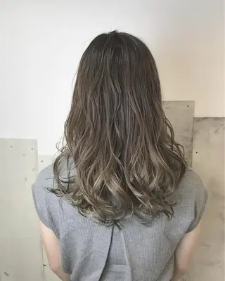 セミロング カラー AnFye cinq milleのヘアスタイル