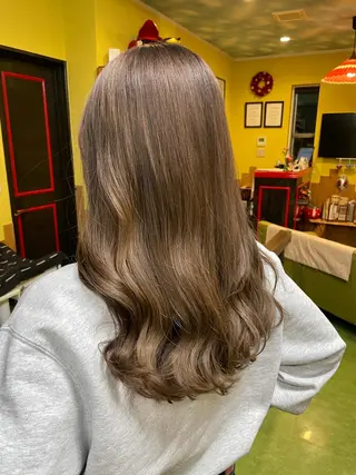 ロング カラー デザインカラー🏝️ 須賀汐音のヘアスタイル