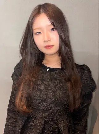 ロング カラー 淀 小南津のヘアスタイル