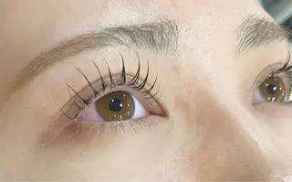 マツエク・マツパ Labless梅田 MINAHO🐶のヘアスタイル