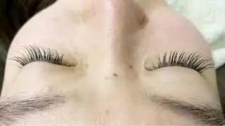 マツエク・マツパ 小林 美央のヘアスタイル