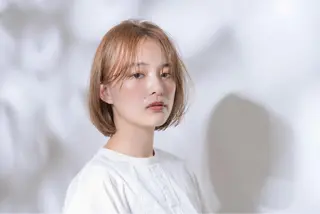 ショート カラー ぱつっとボブ/ 小野あかねのヘアスタイル