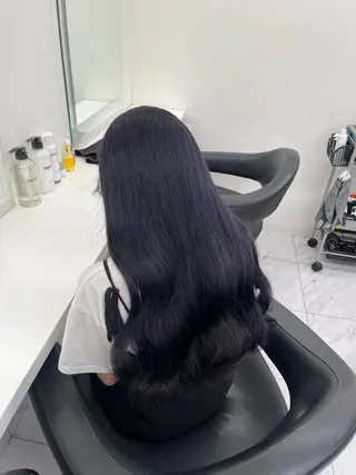 ロング 寒色/ベージュヘア ブリーチありMiOのヘアスタイル