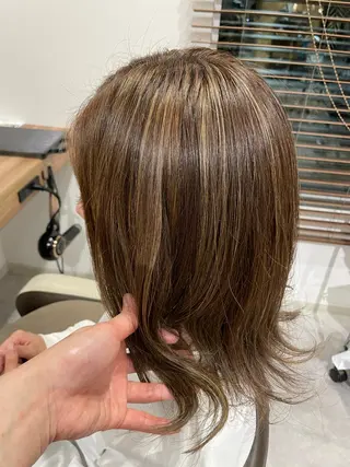 セミロング カラー やまこし 美裕樹のヘアスタイル