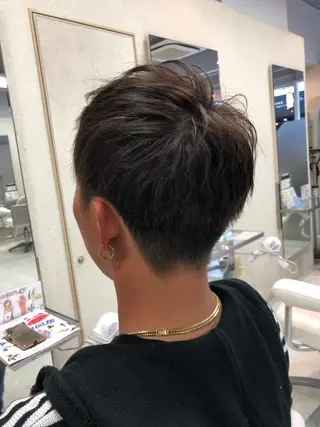 カラー メンズ 阿部 美咲のヘアスタイル