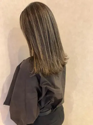 ミディアム Lit.豊橋 夏目のヘアスタイル