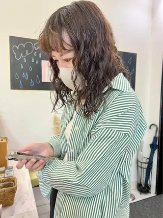 ミディアム 奥田 葵のヘアスタイル