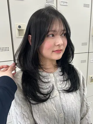 セミロング カラー niina🖤 透明感×レイヤーのヘアスタイル