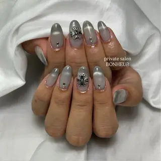 ネイル BONHEUR Annaのネイルデザイン