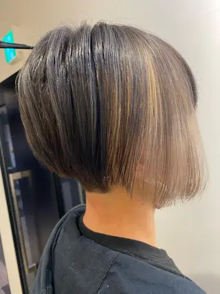 ショート カラー ハイライト/ブリーチ バレイヤージュ関佳祐のヘアスタイル