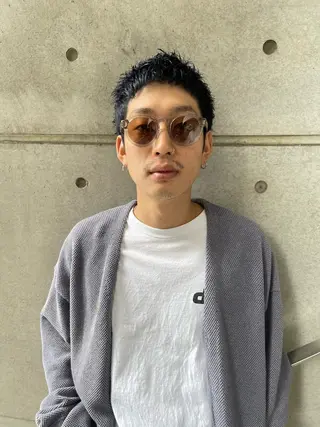 カラー メンズ 顔まわりレイヤー デザインカットのヘアスタイル